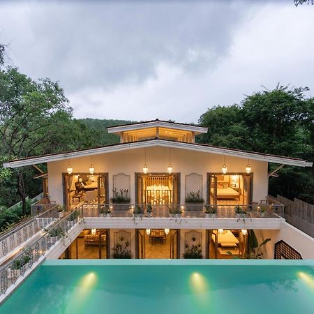Lohonostays Estate De Escobar Vieux-Goa Extérieur photo
